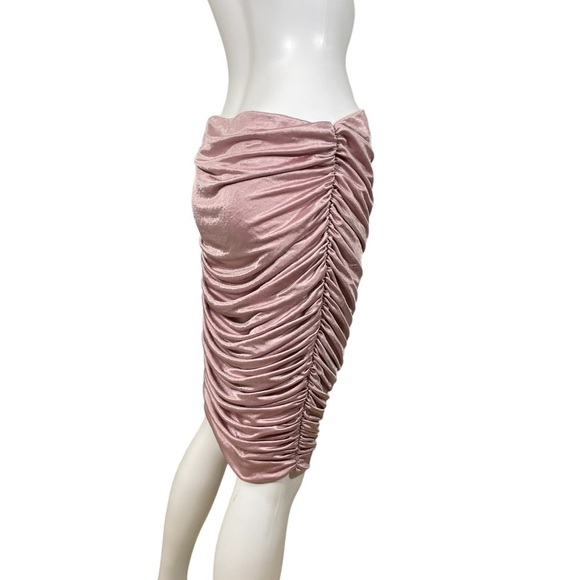 Woman’s Pink Ruched Skirt - Picture 5 of 5